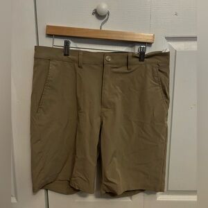 Almost new Callaway golf shorts, size 34